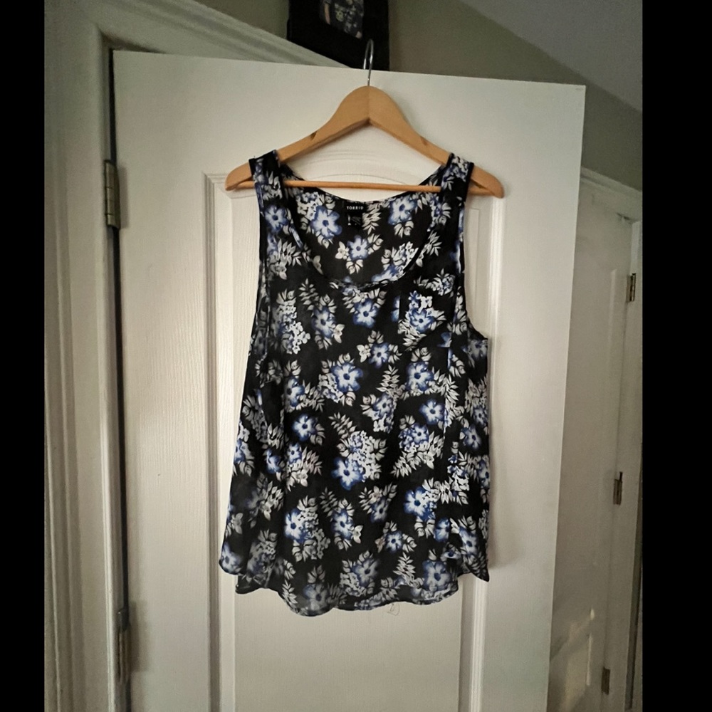 Torrid size 2 floral tank